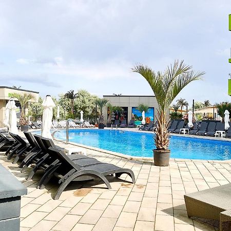 Moonlight Studio - Spa N Pools Beach Resort Mamaia Kültér fotó