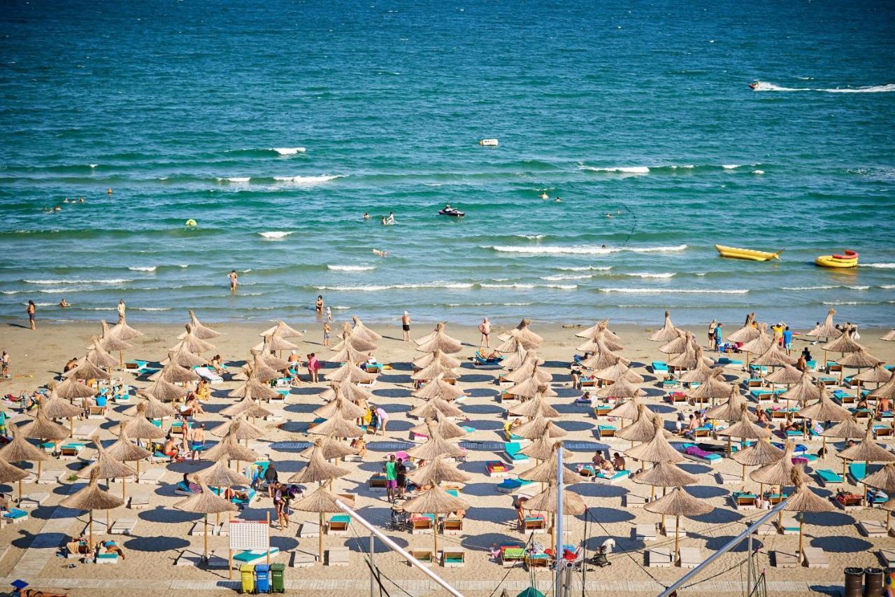 Moonlight Studio - Spa N Pools Beach Resort Mamaia Kültér fotó