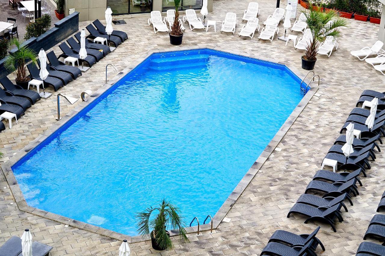 Moonlight Studio - Spa N Pools Beach Resort Mamaia Kültér fotó