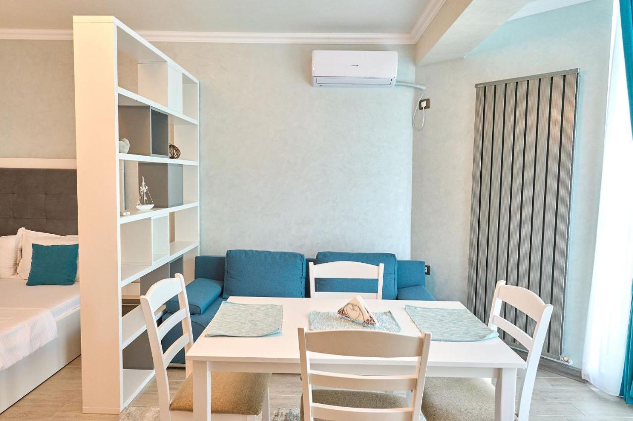 Moonlight Studio - Spa N Pools Beach Resort Mamaia Kültér fotó